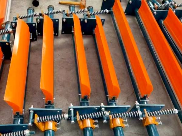 輸送帶專用清掃器